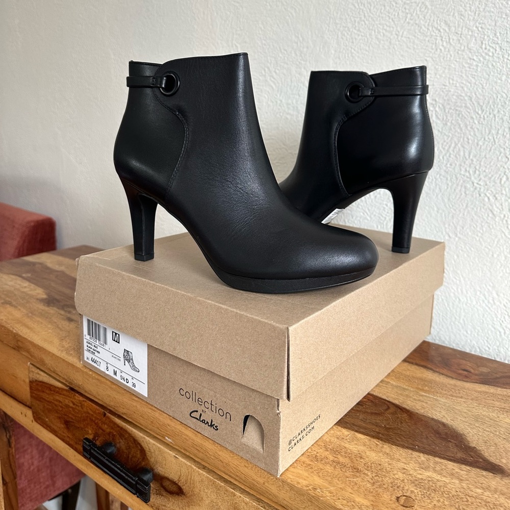 CLARKS Leather Adriel Mae Black Heel Bootie Size 8